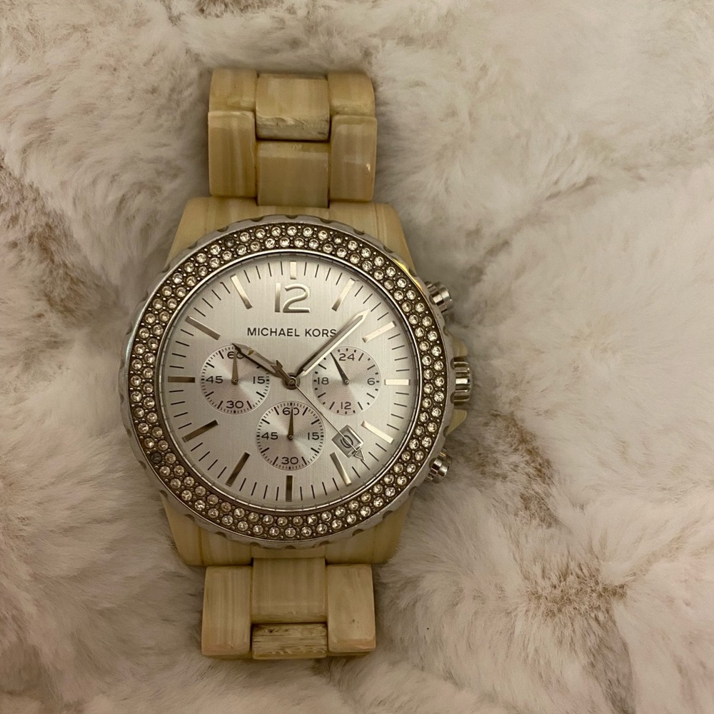 **FREE SHIPPING when you buy this Michael Kors Watch**